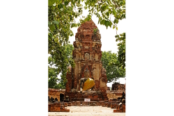 Prang und Buddhastatue, Wat Mahathat Ayutthaya