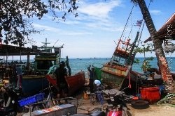 Bangsaray Reperatur der Fischerboote am Strand