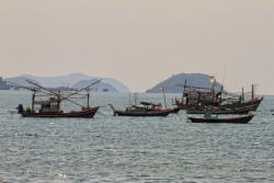 Satahip - Fischbotte vor kleinen Inseln