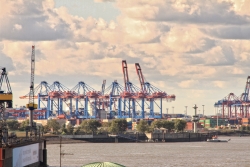 Hamburger Hafen - Blick auf Container-Krahne Bild 4