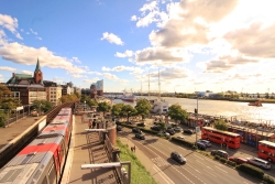Hamburg Landungsbrücken richtung Baumwall